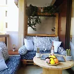 Wehost Barety - Blooming Balcony Retreat - 3-4prs Apartment *