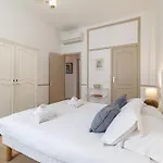 Apartment Wide & 3 Bdr - Ac & Balcony *
