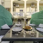 Promenade Des Anglais-2 Mins Walk To Beach- Charming Duplex -air Conditioning Wi-fi Apartment Nice