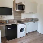 Promenade Des Anglais-2 Mins Walk To Beach- Charming Duplex -air Conditioning Wi-fi