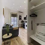 Promenade Des Anglais-2 Mins Walk To Beach- Charming Duplex -air Conditioning Wi-fi Apartment