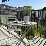 2 Pieces Avec Terrasse Proche Port Et Vieux Nice