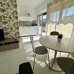 2 Pieces Avec Terrasse Proche Port Et Vieux Nice