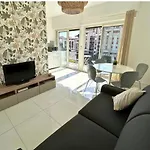 2 Pieces Avec Terrasse Proche Port Et Vieux Nice