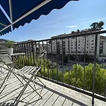 2 Pieces Avec Terrasse Proche Port Et Vieux *