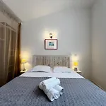 Apartment Riviera: Beachfront Old Town With Ac