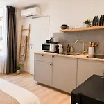 Lovely Renovated Studio Golden Square Pedestrian