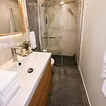 Lovely Renovated Studio Golden Square Pedestrian