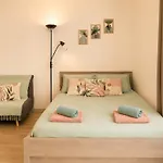 Apartment Cozy Studio, 2-min Walk To And Promenade