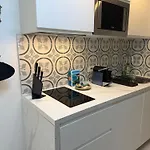 Coastal Gem - Private Parking & Air Conditioning