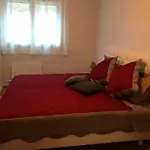 Spacious 2 Bedroom 1 Block From Beaches - And The Tram