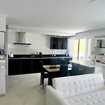 Appartement Luxe - 3 pièces avec vue mer, piscine et tennis