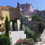 Vieux Nice, Grand 2P Sur Jardins, Parking, Calme, Soleil