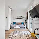 City-center 80m To The Sea / Apartment