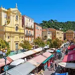 Appartement 1 Chambre Au Coeur Du Carre D Or Place Massena A Nice Proche Des Plages