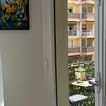 Studio Lumineux Avec Balcon A Nice