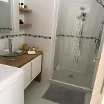 Studio Lumineux Avec Balcon A Nice