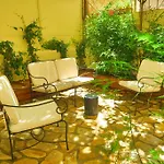 Ashley&Parker - Guiglia Terrasse
