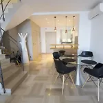 Luxury Palais Maeterlinck Apartment *