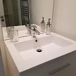 R.d.v. Center Apartment *