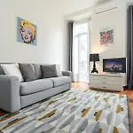 Port Area - Modern Apt With Parquet Floor
