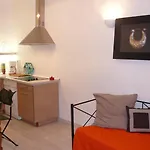 Apartment Vieux / Marche Aux Fleurs *