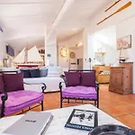 Apartment Vieux / Marche Aux Fleurs