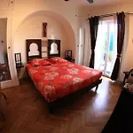 Apartment 6 Bedrooms Seaview House, Old Town