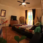 6 Bedrooms Seaview House, Old Town Apartment