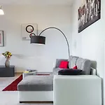 Grand H -f2, Face Vieux- Nice, Terrasse, Ascenseur, Climatisation, Terrace - Center Apartment *