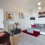 Apartment Grand H -f2, Face Vieux- Nice, Terrasse, Ascenseur, Climatisation, Terrace - Center Nice