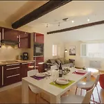 Renting - Colonna - Place In Old Town Apartment