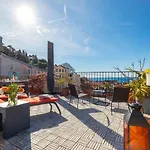 Le Chateau - The Beautiful Sight In Old Town, Private Terrace Apartment