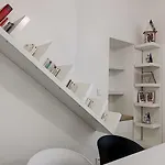 Nestor&jeeves - House Of Cards - - Very Close Sea Apartment *