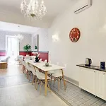 Le Philibert - Splendid, 6 Bedrooms, 12p, Port, Air Cond Apartment