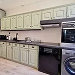 Le Lorraine Apartment *