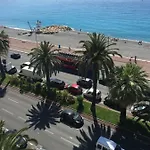 Beachfront Promenade Des Apartment