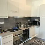 Alyon Apartment *