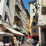 2 Bedroom Old Town Centre * Nice