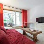 Centragence - Bosquet - With Spacious Terrace