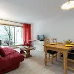 Centragence - Bosquet - With Spacious Terrace