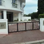 Joli Studio Calme Avec Terrasse