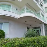 115 By The Sea Nice