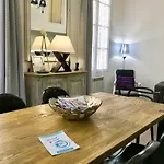 Duplex In The Heart Of The Old Town 2Bdrs