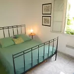 Vieux Nice, Grand 2p Sur Jardins, Parking, Calme, Soleil *