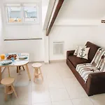 Adorable In Downtown Apartment *