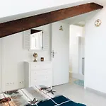 Adorable In Downtown Apartment Nice