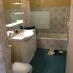 Standing Apartment *