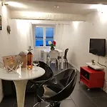 Apartment La Rose: Charming 2-room In The Heart Of - 3-min. From The Beach Nice