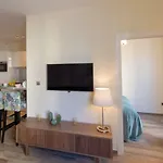 100m From The Sea Apartment *